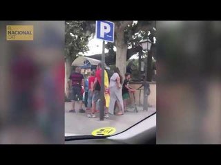 Espanyolistes arrenquen llaços grocs i estelades a Alella