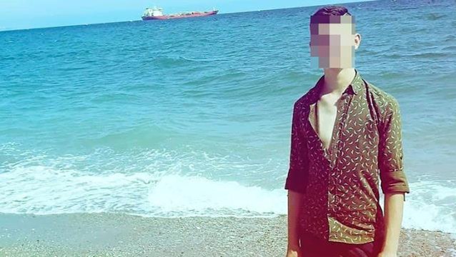 Sevdiği kız konuşma talebini reddedince kendini çenesinden vurdu