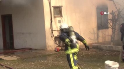 Antalya'da sera işçilerinin kaldığı barakalarda ağalatan yangın