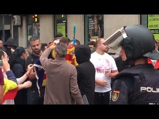 Espanyolistes tracten de cremar una estelada durant el 9 d'octubre a València