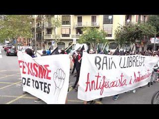 Antifeixistes baixen pel carrer d'Aragó