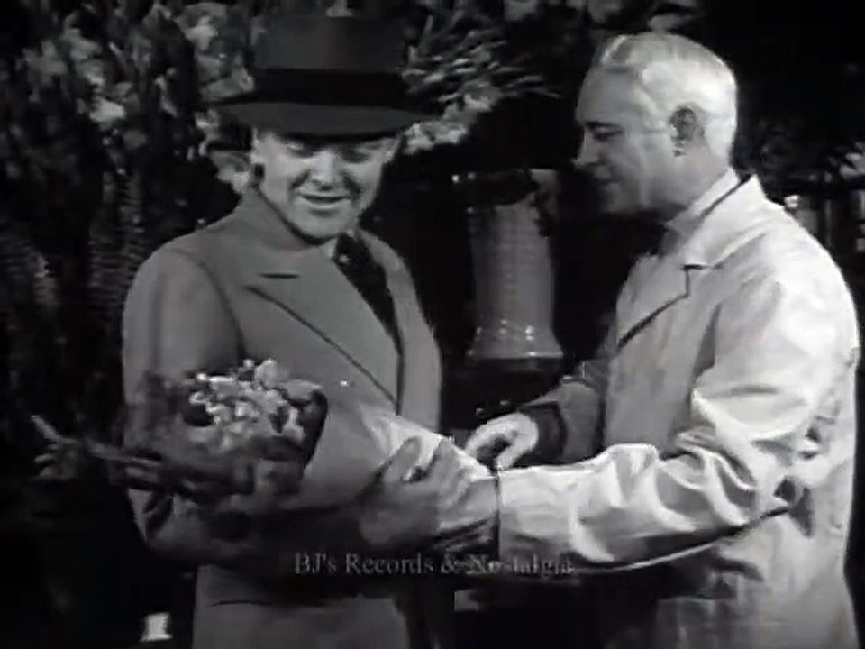 ESSO GAS STATIONS.  1938 Service Station Commercial for Theaters.