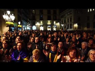La plaça Sant Jaume crida "independència"