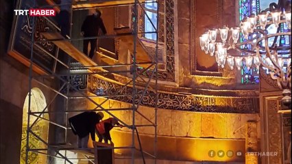 Ayasofya Camii'nin hat levhaları belgeleniyor