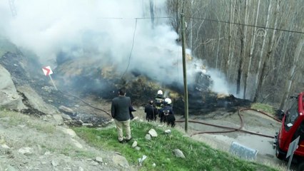 KONYA - Saman yüklü tır yandı