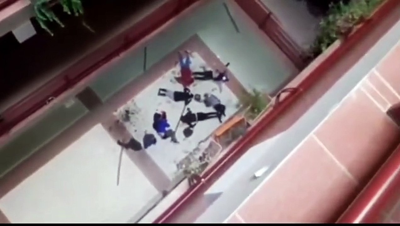 حادث مروع، سقوط ٥ طلاب ثانوي من الطابق الخامس، للكبار فقط