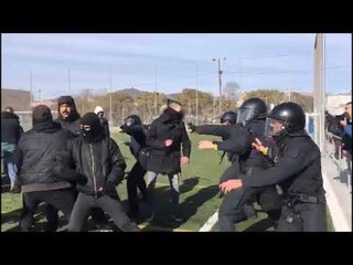 Els Mossos dispersen una acció contra Vox a l'Hospitalet