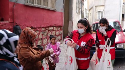 SİİRT - Türk Kızılaydan ihtiyaç sahibi 400 aileye kandil paketi