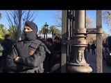 Els Mossos custodien l'entrada al Parc de la Ciutadella per evitar els taxistes