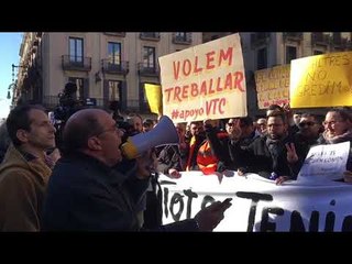 La manifestació dels VTC arriba a la plaça Sant Jaume