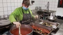 Une restauratrice de Caromb (Vaucluse) offre trente repas chaque semaine aux plus démunis