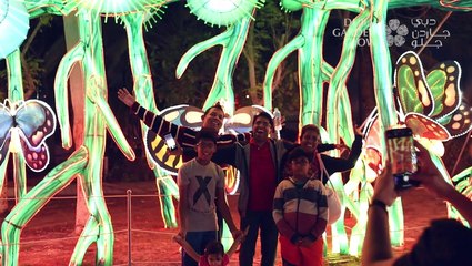 Click your perfect family picture at Dubai Garden Glow