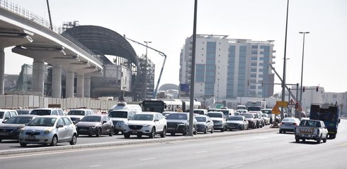 Pipe burst leads to tailbacks in Discovery Gardens