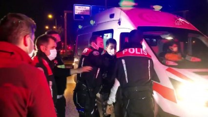 DÜZCE - Arkadaşlarının nikahından dönen gençler kaza yaptı: 5 yaralı