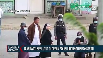 Momen Suster Ann Roza Berlutut di Depan Polisi Lindungi Demonstran Kudeta Myanmar