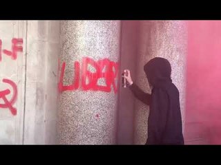 Pintades a la seu de la patronal Foment del Treball