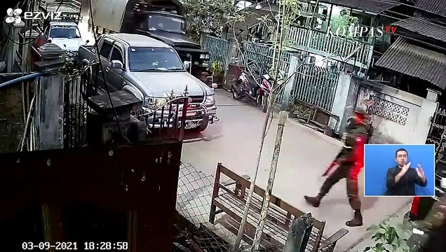 Detik-Detik Polisi Myanmar Serbu Rumah Pendukung Aung San Suu Kyi