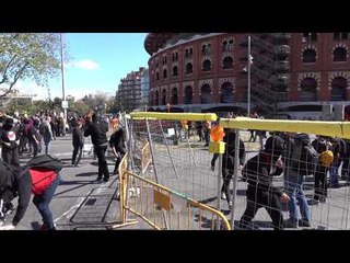CDR formen barricades amb tanques de les obres