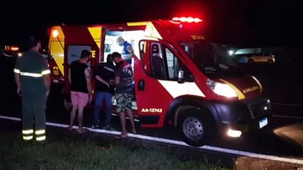 Motoboy de 21 anos se envolve em acidente com uma pick-up Corsa e fratura o fêmur