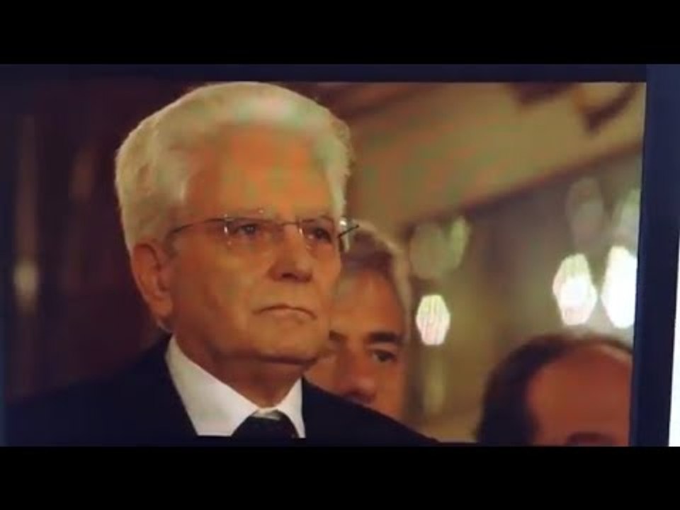 Interpretan el Himno de España con la letra de Pemán delante de Felipe VI