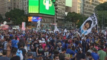 Miles marchan en Argentina pidiendo justicia en caso Maradona: "No se murió, lo mataron"