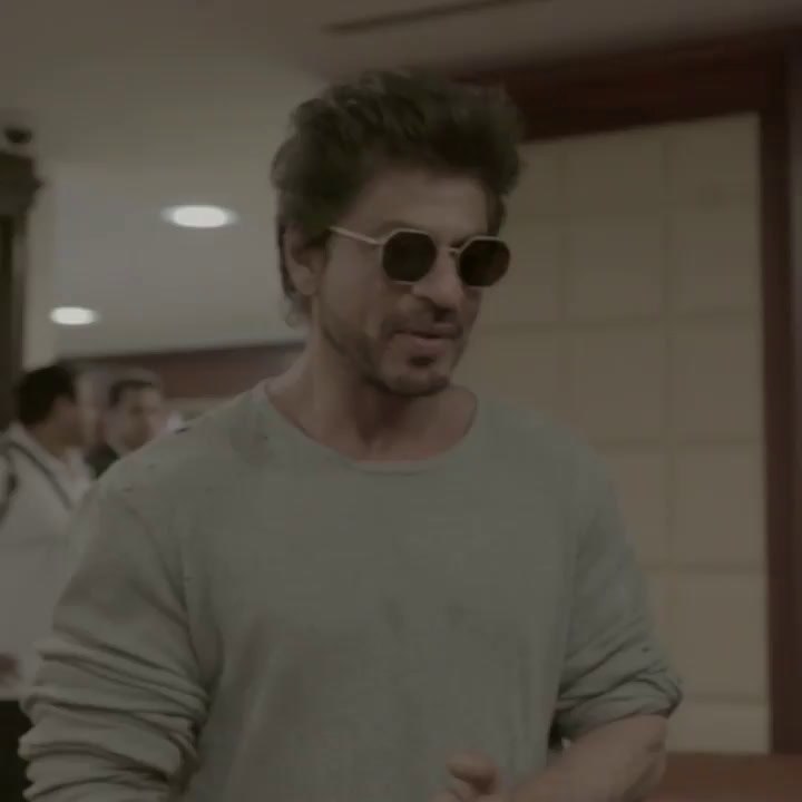 Shah Rukh Khan arrives in Dubai to shoot for Dubai Tourism