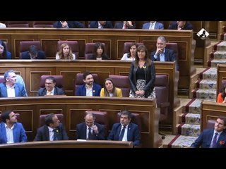 Laura Borràs, abroncada cuando promete su cargo como diputada