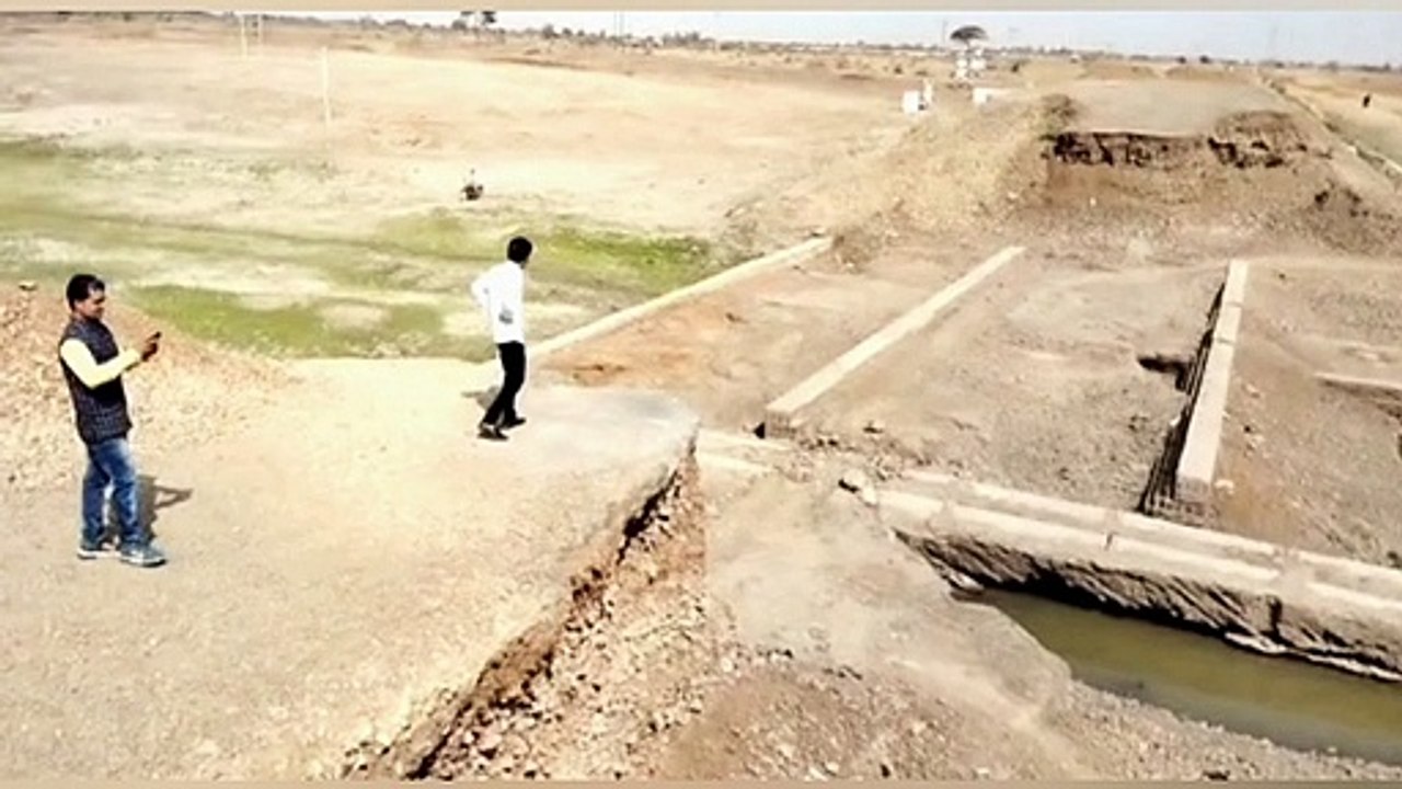 ग्रामीणों के लिए परेशानी का सबब बनी निपानीया डैम की टूटी हुई पुलिया