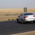 متهور كاد يتسبب بكارثة على طريق سريع في السعودية