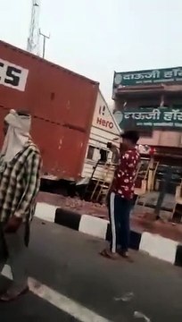 UP में बड़ा हादसा: स्कॉर्पियो और कंटेनर में भिड़त, 9 लोगों की मौके पर ही मौत