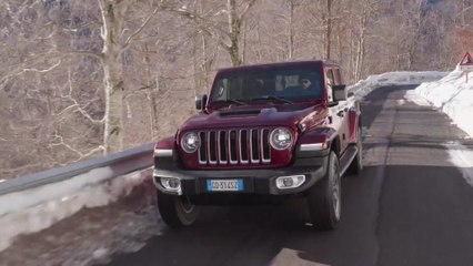 Jeep® Gladiator Overland Snow Driving