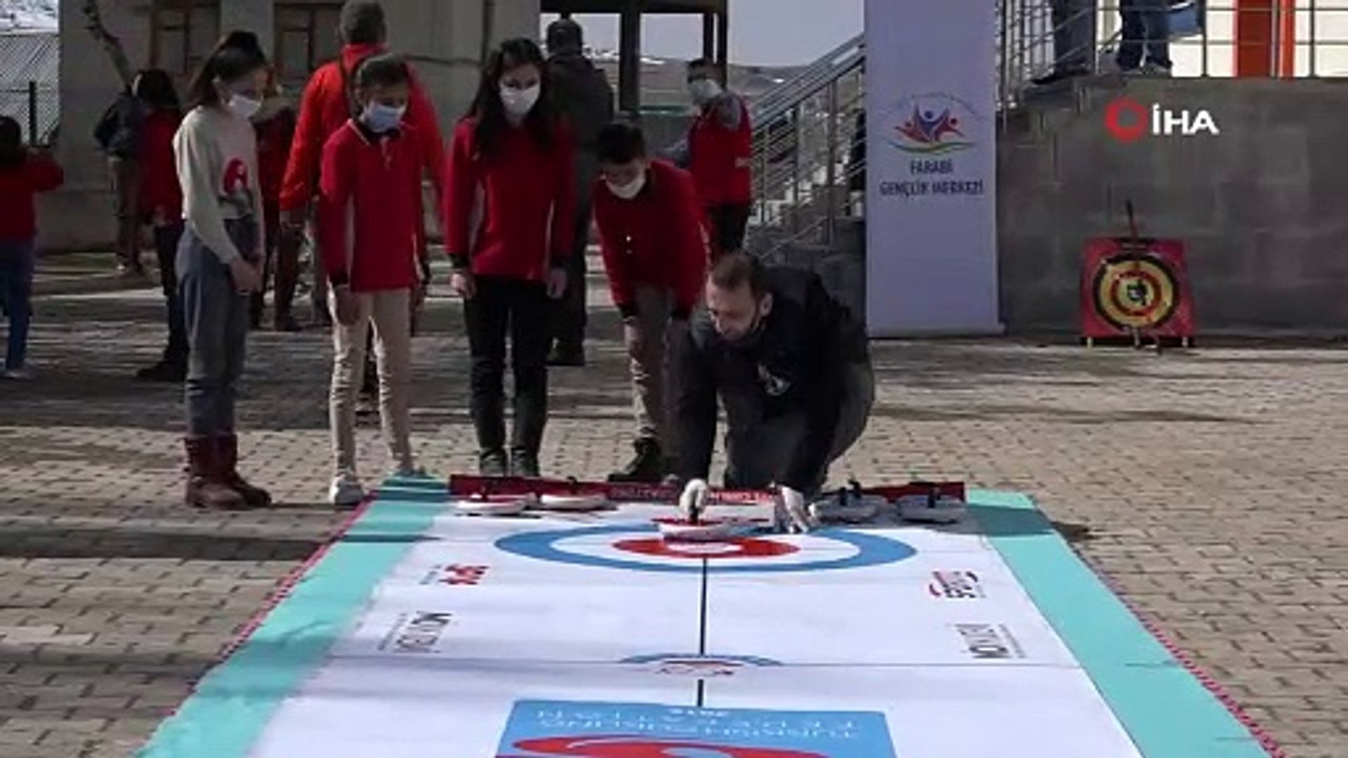 Köylülerin badminton heyecanı