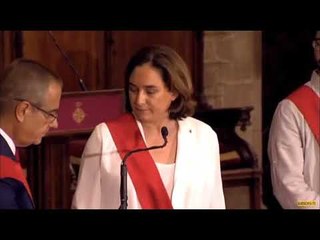 Ada Colau és investida alcaldessa de Barcelona
