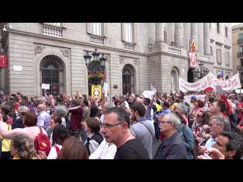 Xiulada al discurs de Colau a Sant Jaume