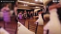 Frau fängt den Hochzeitsstrauß – entdecke die Reaktion ihres Freundes!
