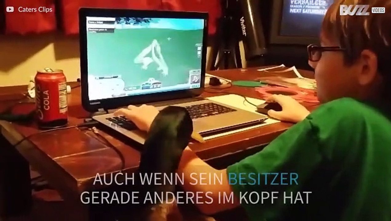 Süße Ente will einen Gutenachtkuss haben