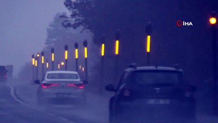 Kar ve Sisin Etkili Olduğu Bolu Dağı’nda Görüş Mesafesi 20 Metreye Düştü