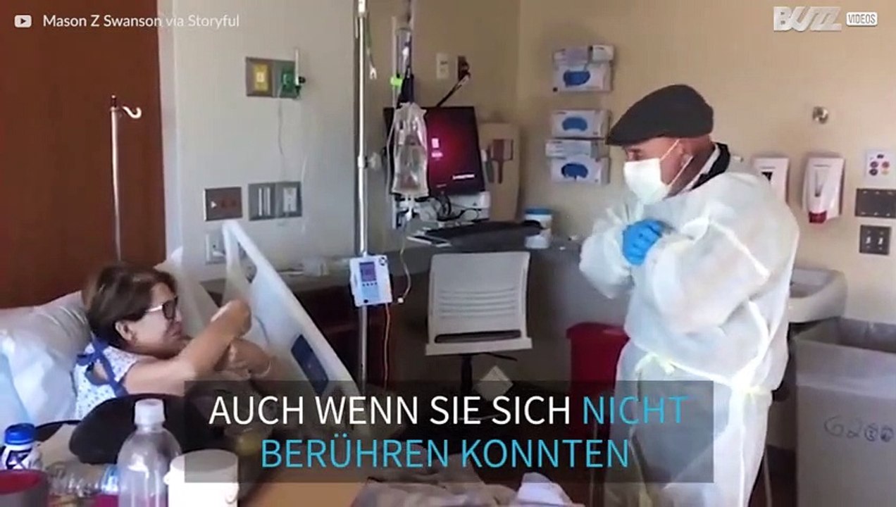 Altes Ehepaar 'umarmt' sich auf rührende Weise