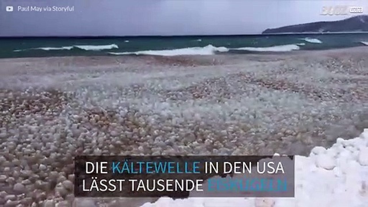 Seltsame Eiskugeln am Ufer des Michigansees