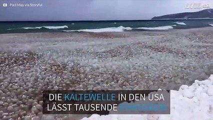 Seltsame Eiskugeln am Ufer des Michigansees