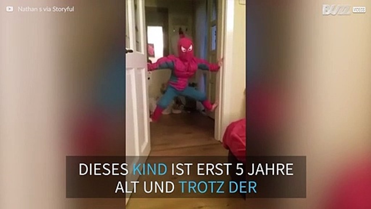 5-jähriges Kind kann klettern wie Spiderman