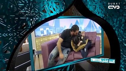 اعلامي لبناني يبكي متأثرا بدموع حلا الترك