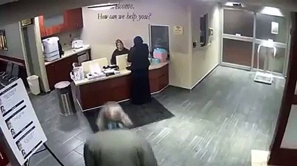 فيديو صادم اعتداء وحشي على محجبة في مستشفى