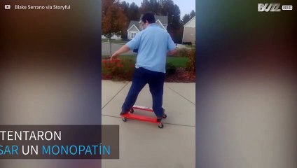 ¡Hombre se lanza con un monopatín improvisado y todo acaba en caída épica!
