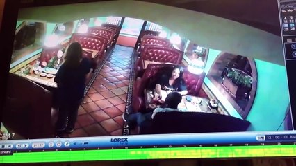 Pathetic Couple Steals Waitresses $20 Tip!