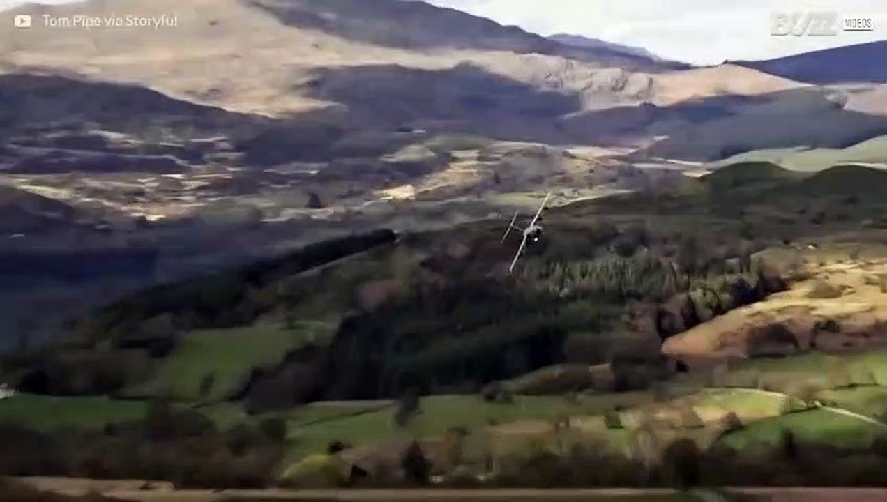 Airbus enorme volando muy bajo