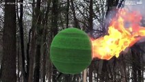 ¡Hombre prende fuego a una esfera de 42.000 fósforos!