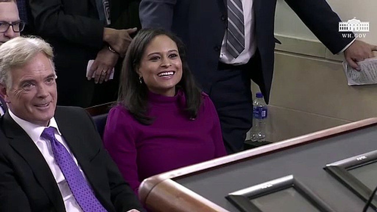 هذا الفستان لقن المتحدثة باسم البيت الأبيض درسا لن تنساه أبدا