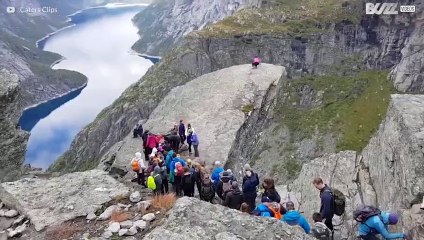 Hundreds of people wait their turn to take a photo