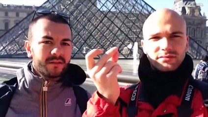 Tourists "teleport" around Paris